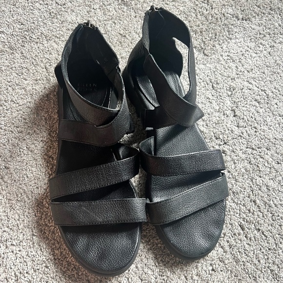 Eileen Fisher Sandals Size 9 Strappy Black Leather Lagenlook Minimal Boho Flats - Picture 2 of 5